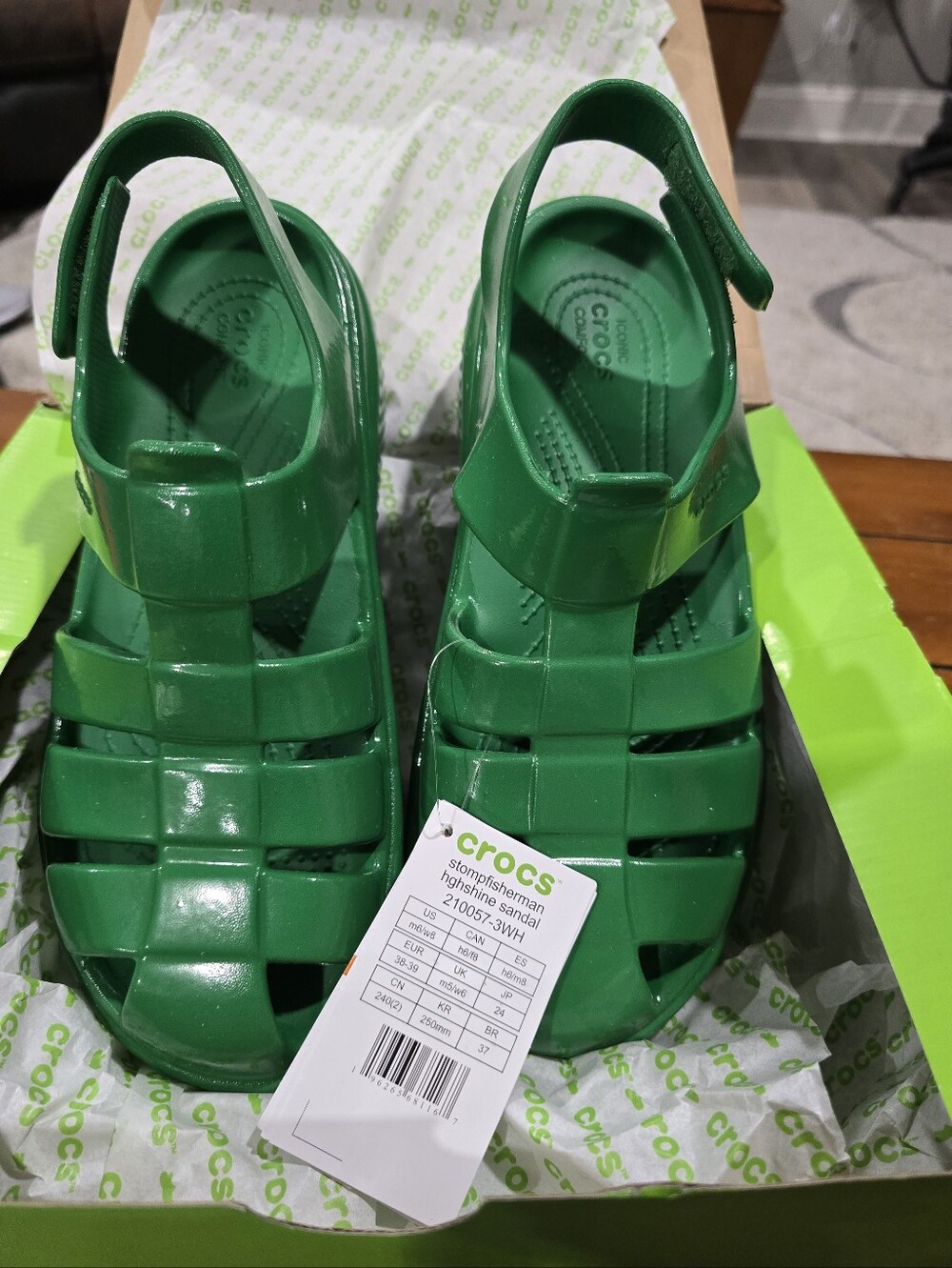 New In Box CROCS W8/M6 Kelly Green Jelly Fisherman Sandals